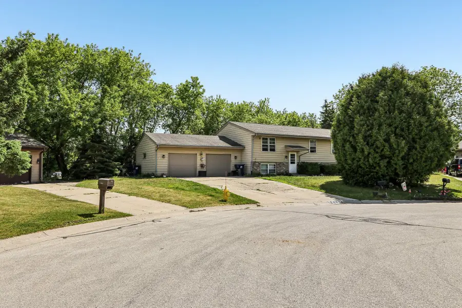 W233N6045 Teakwood Ct, Sussex, WI 53089 - #3