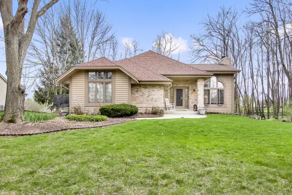 S79W19225 River Oaks Ct, Muskego, WI 53150