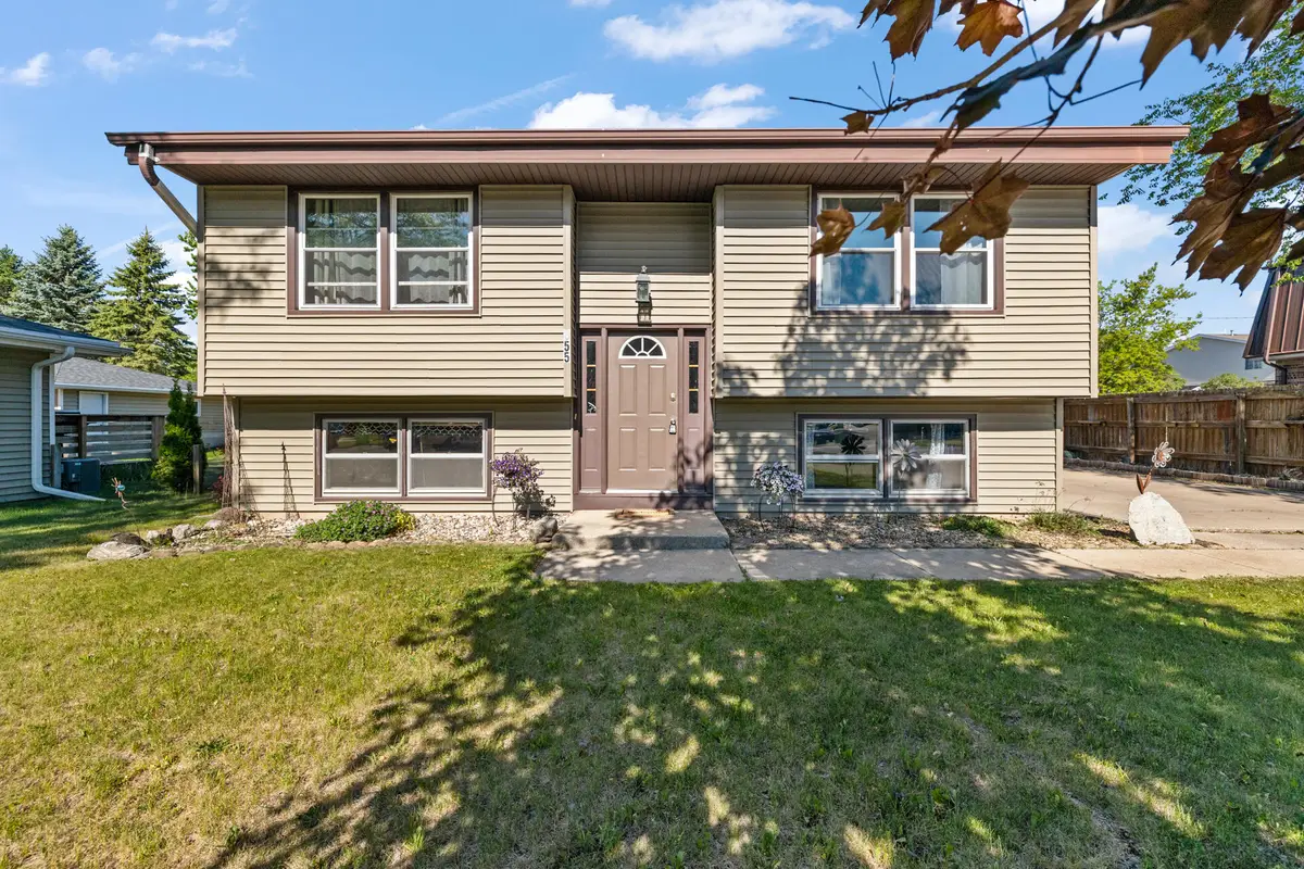 855 Lois Ct, Hartford, WI 53027 - #1