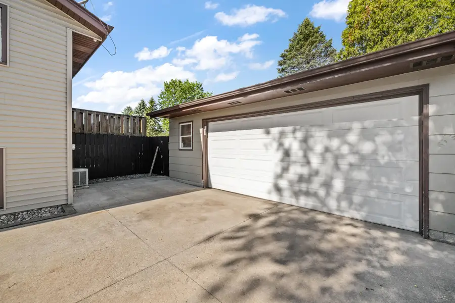 855 Lois Ct, Hartford, WI 53027 - #3