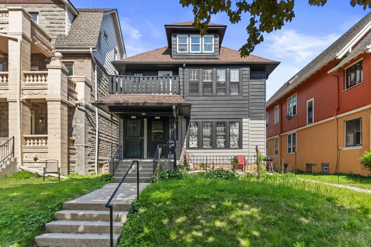 2960 N Maryland Ave, Milwaukee, WI 53211 - #1