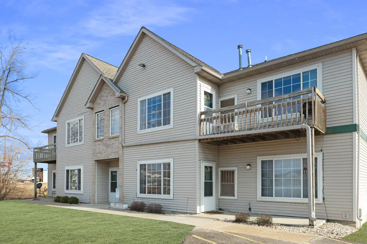 330 E Tyranena Park Rd, Lake Mills, WI 53551 - #1
