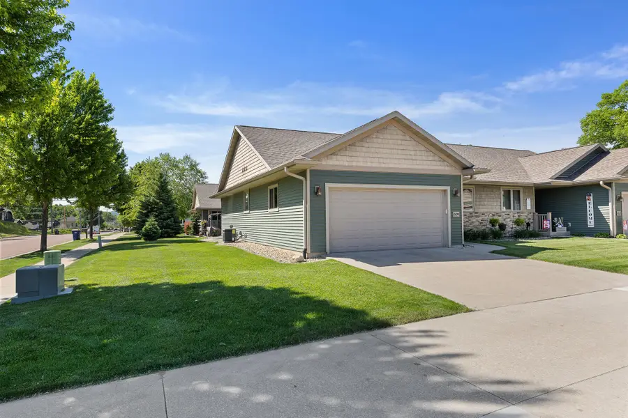 609 4th Ave N, Onalaska, WI 54650 - #2