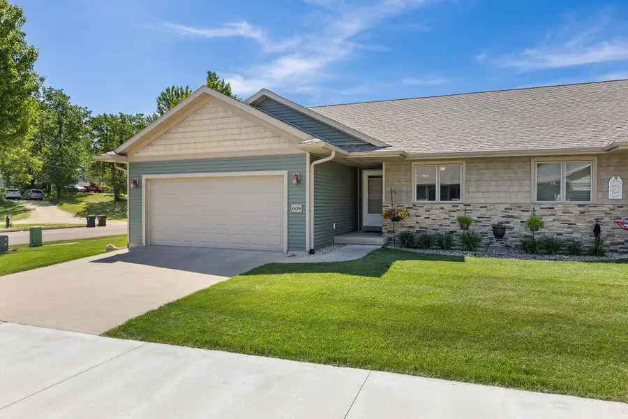 609 4th Ave N, Onalaska, WI 54650 - #3