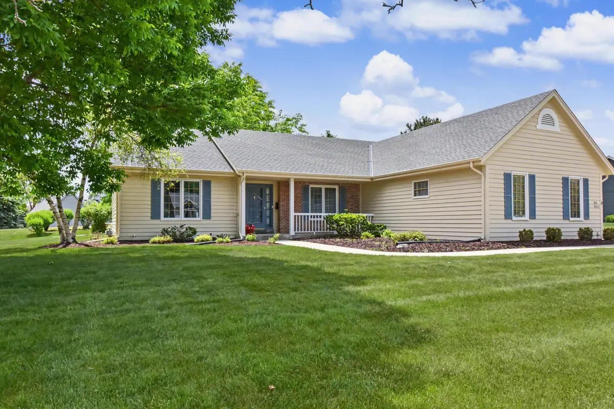 N22W26761 Shooting Star Rd, Pewaukee, WI 53072 - #1