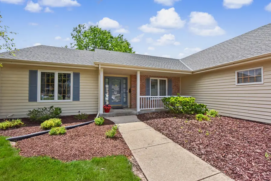 N22W26761 Shooting Star Rd, Pewaukee, WI 53072 - #2