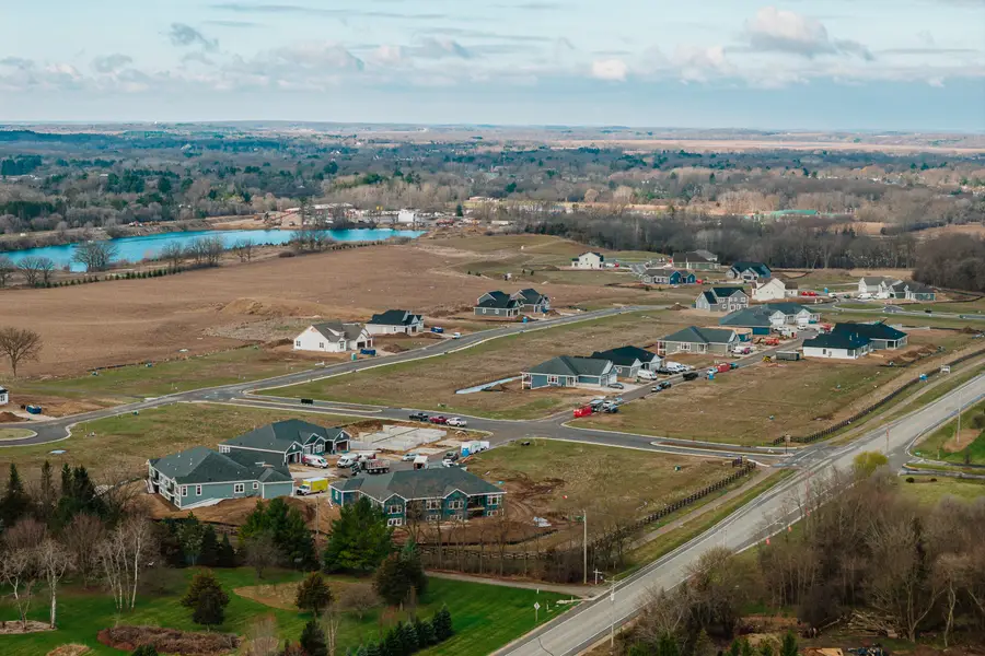 502 W Talbots Woods Dr, Dousman, WI 53066 - #3