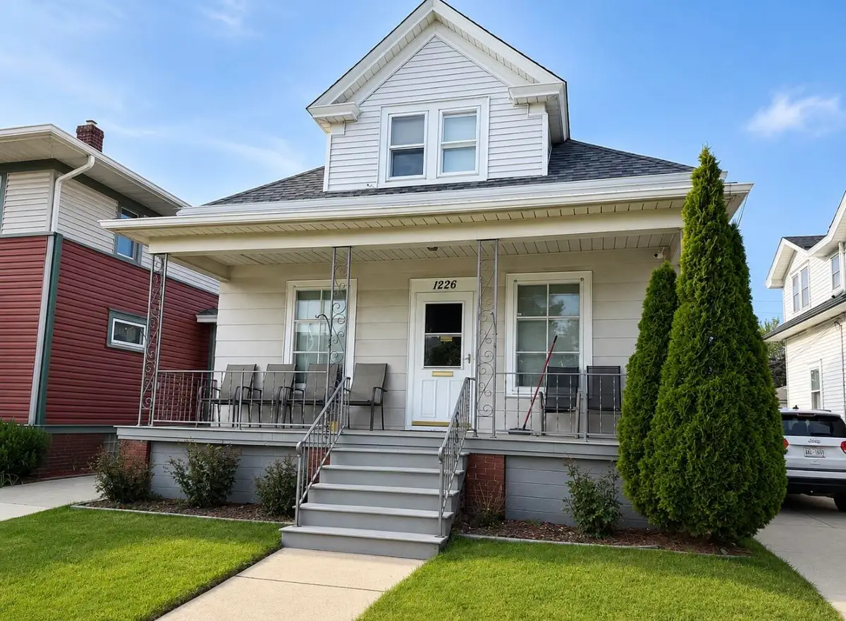 1226 Goold St, Racine, WI 53402 - #1