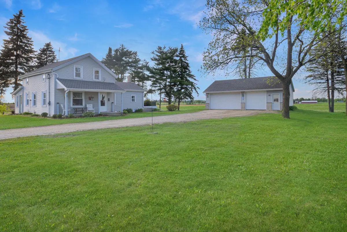 5450 Beechnut Dr, Wayne, WI 53040 - #1