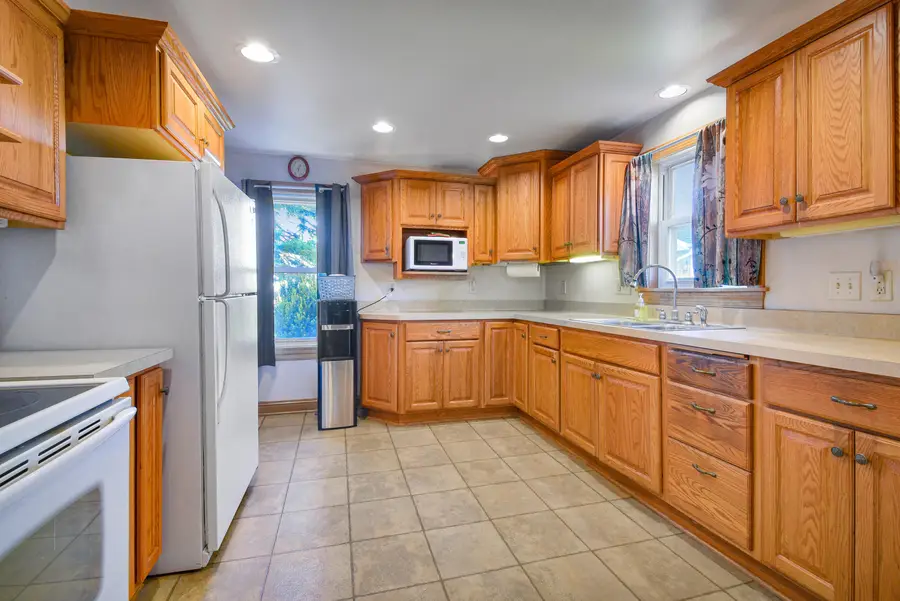 5450 Beechnut Dr, Wayne, WI 53040 - #3