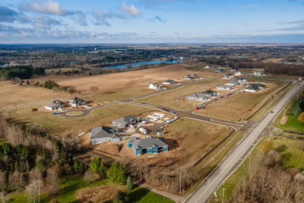 508 W Talbots Woods Dr, Dousman, WI 53066