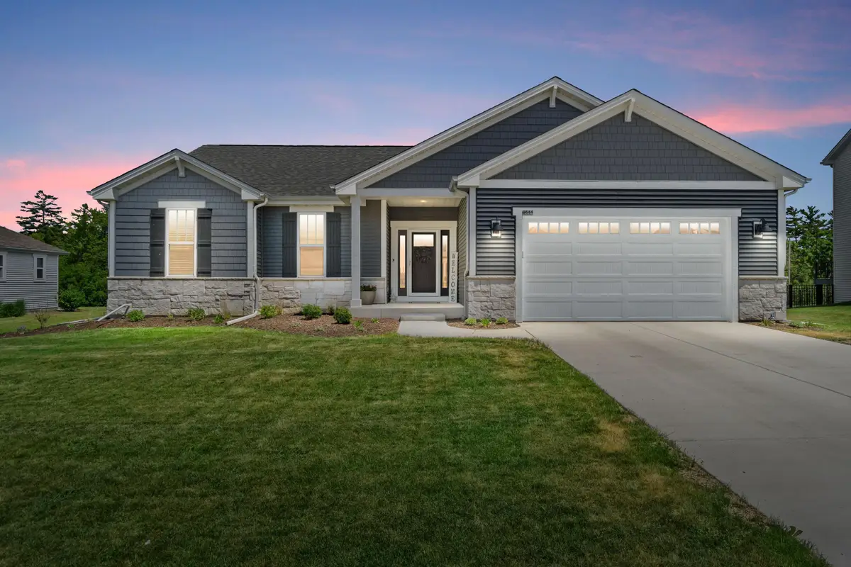 9644 S Bergamont Dr, Franklin, WI 53132 - #1