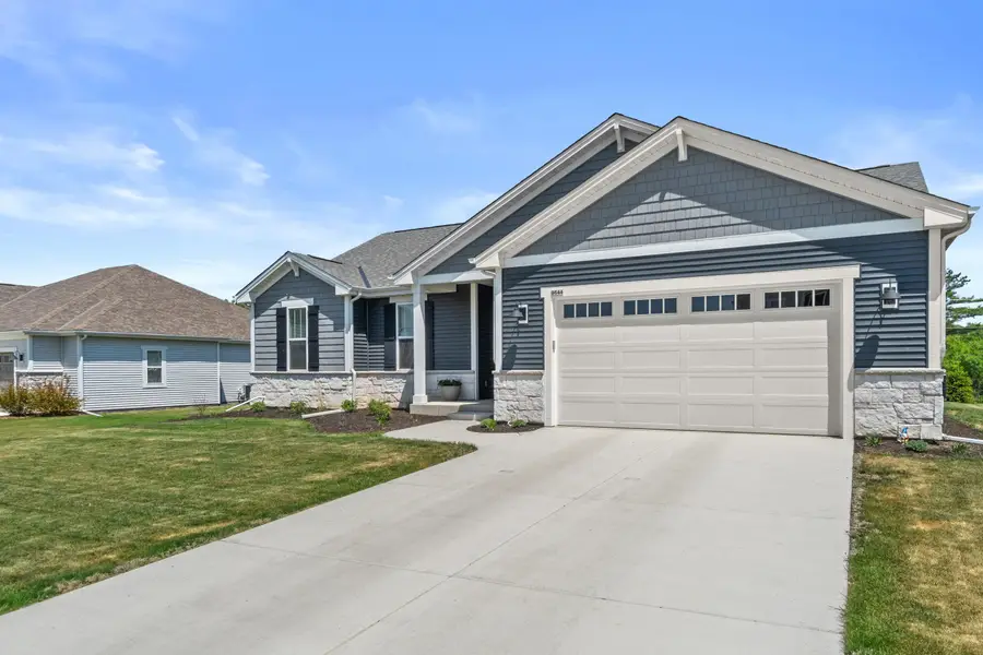 9644 S Bergamont Dr, Franklin, WI 53132 - #2