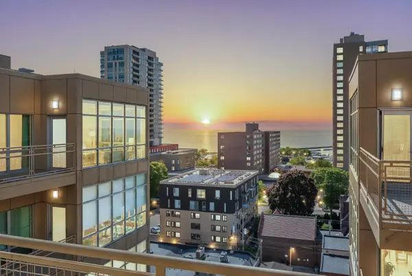 1550 E Royall Pl, Milwaukee, WI 53202