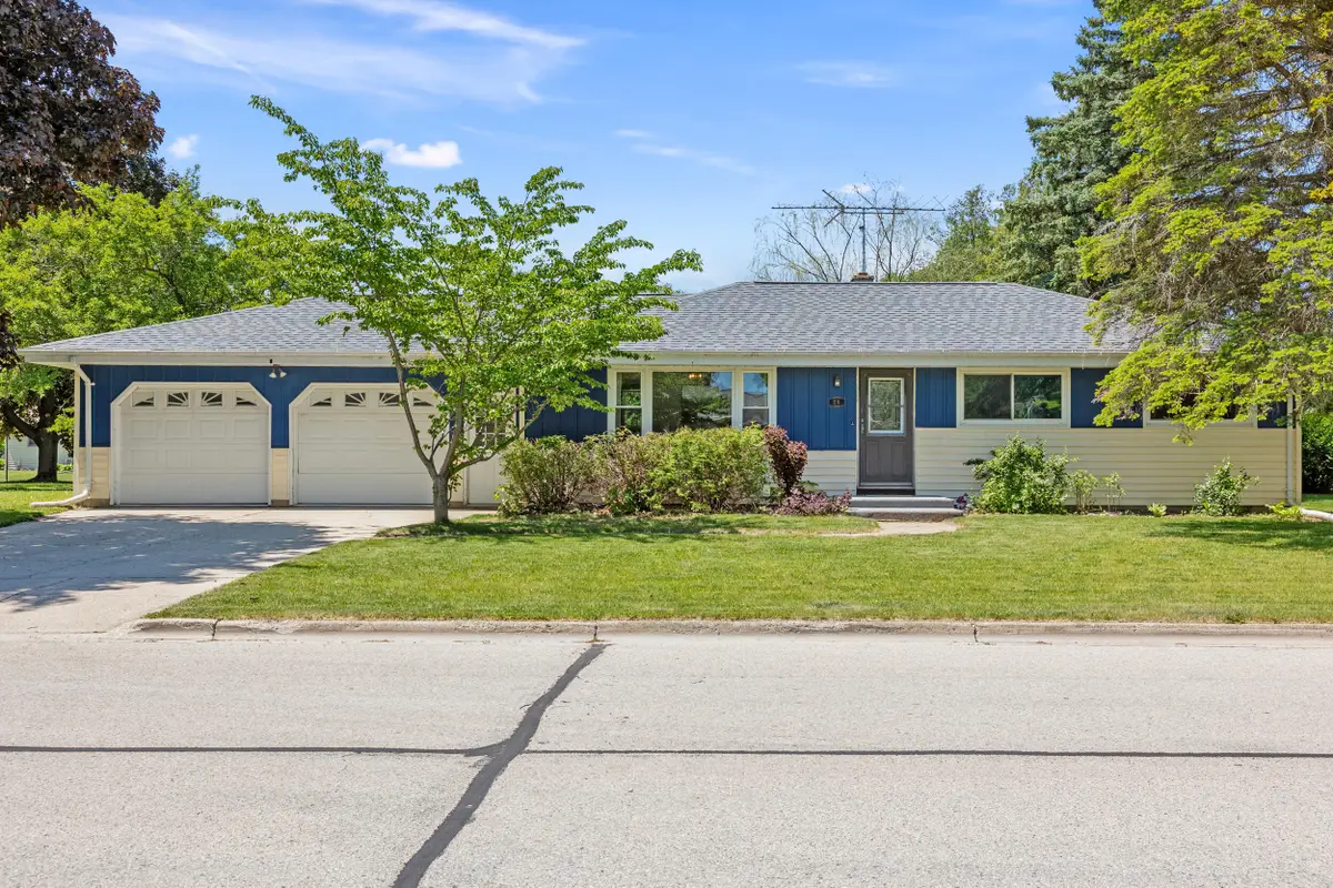 21 Crestwood Dr, Elkhart Lake, WI 53020 - #1