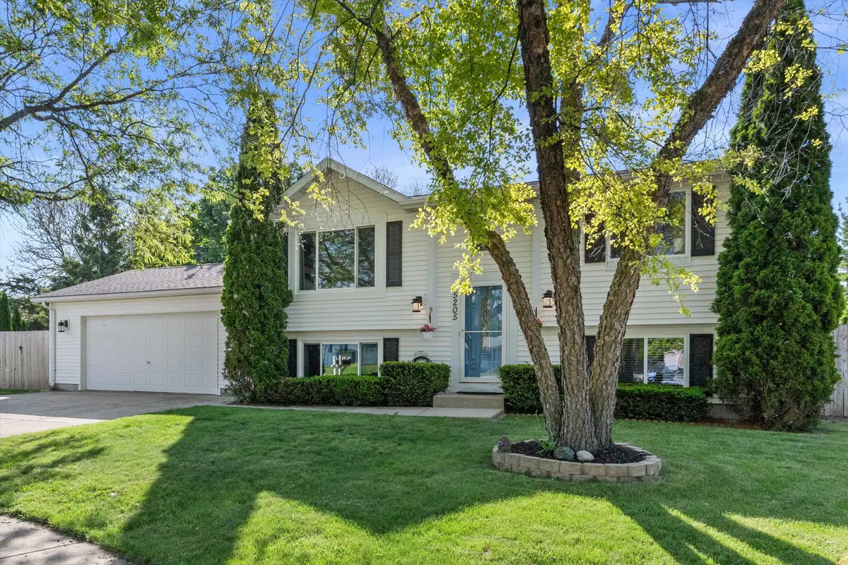 5205 66th Pl, Kenosha, WI 53142 - #1