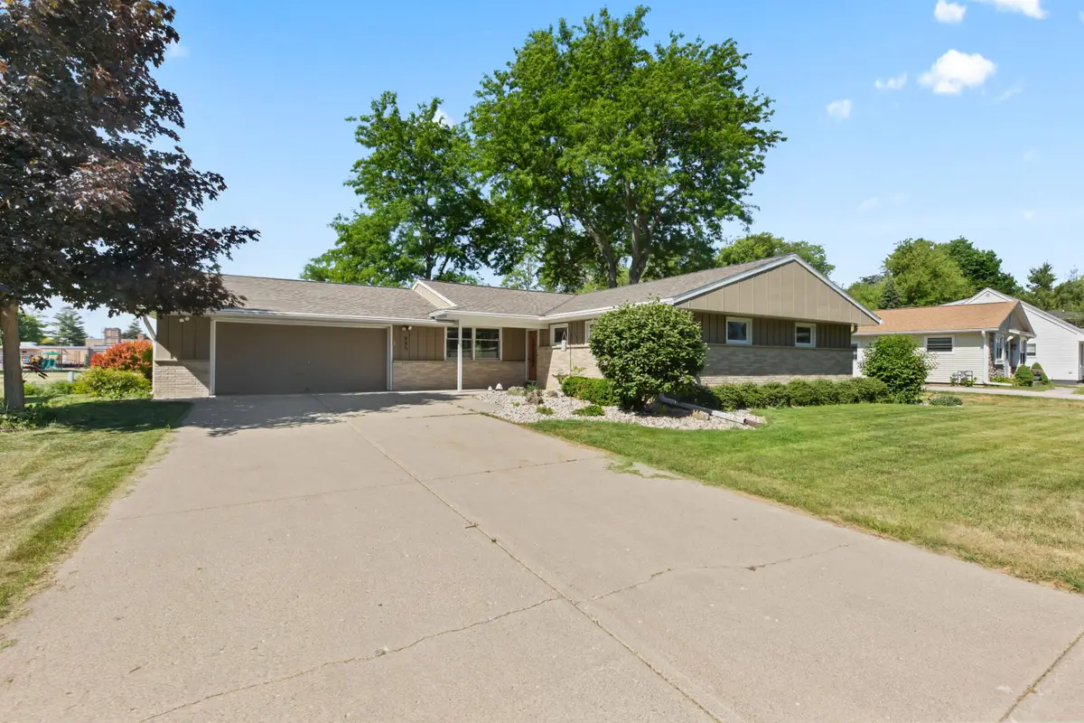 445 E Harvard St, Oconomowoc, WI 53066 - #1