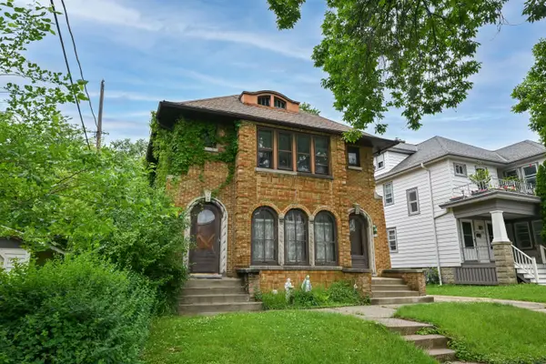 2012 E Newton Ave, Shorewood, WI 53211