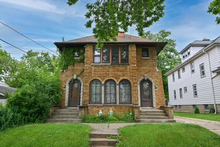 2012 E Newton Ave, Shorewood, WI 53211 - #2