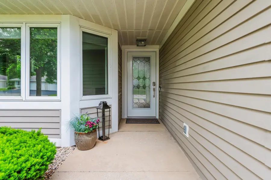 7224 W Mequon Square Dr, Mequon, WI 53092 - #3