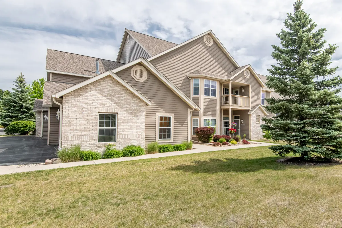 W159N4868 Graysland Dr, Menomonee Falls, WI 53051 - #1