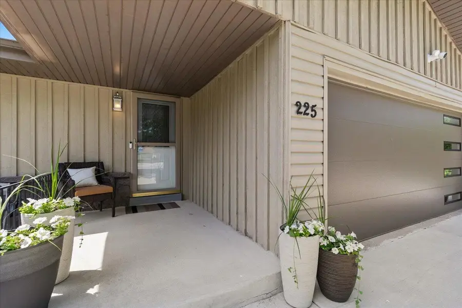 225 N 166th St, Brookfield, WI 53005 - #3