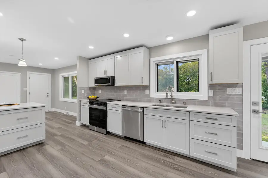 250 W Suburban Ct, Fox Point, WI 53217 - #2
