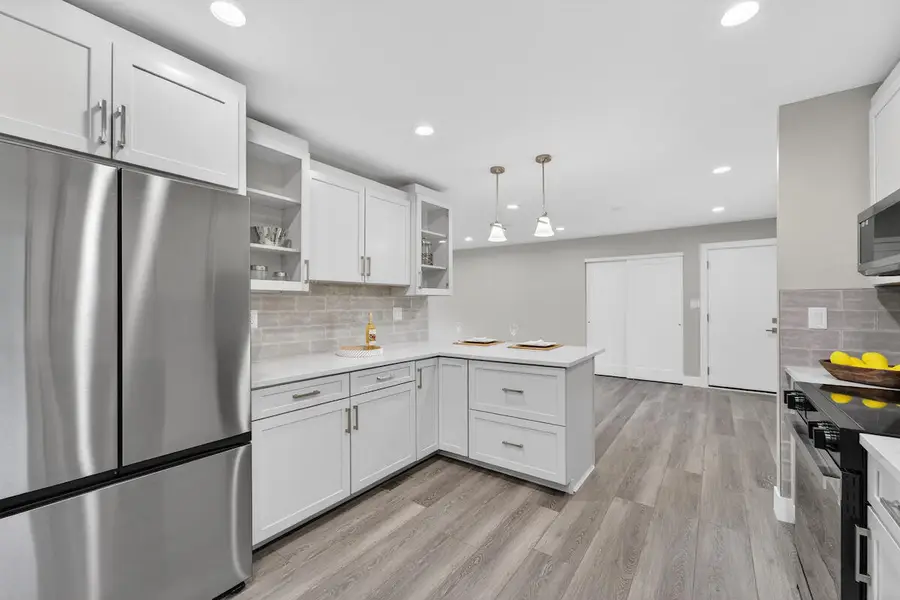250 W Suburban Ct, Fox Point, WI 53217 - #3