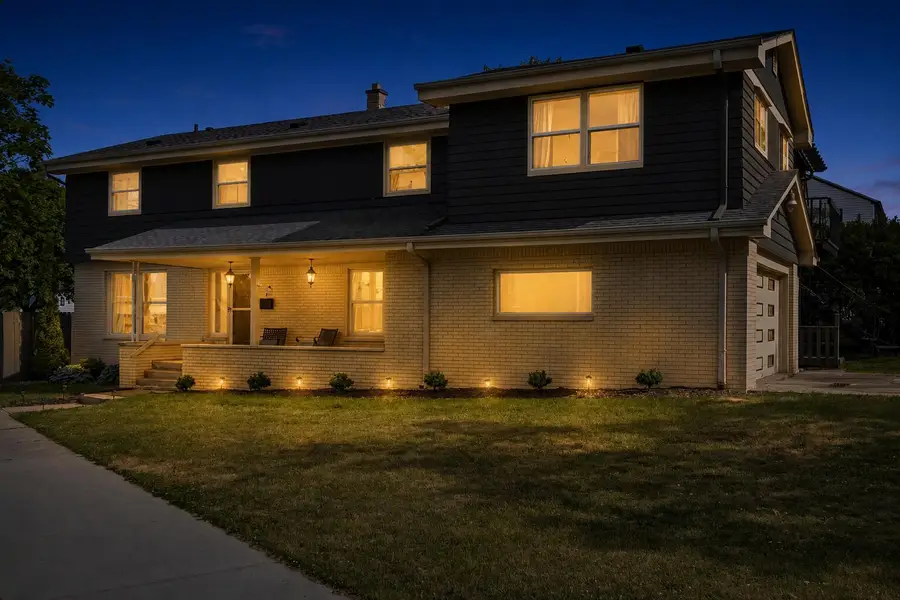 9625 W Metcalf Pl, Milwaukee, WI 53222 - #2