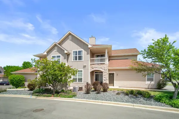 9301 Cobblestone Way, Franklin, WI 53132