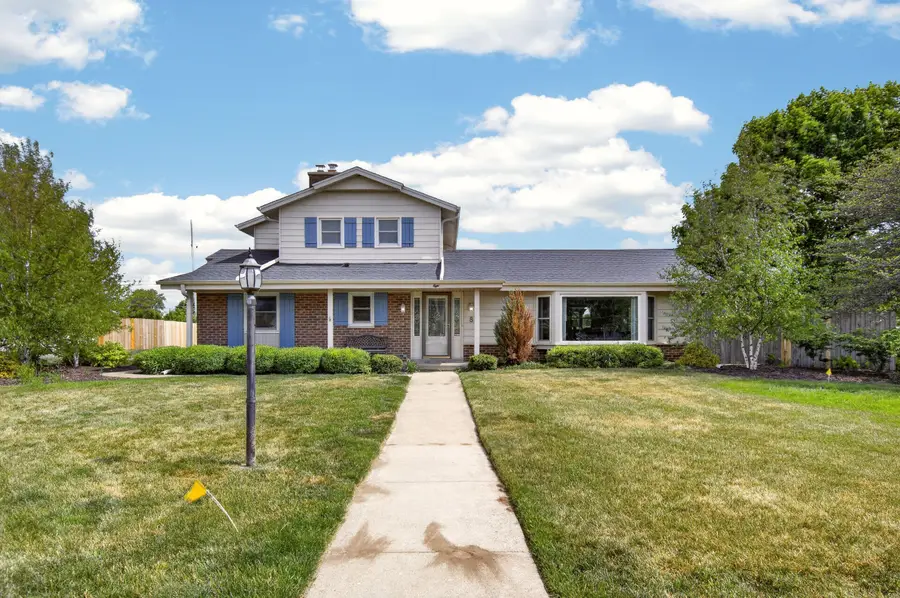 8 Steeplechase Dr, Racine, WI 53402 - #2