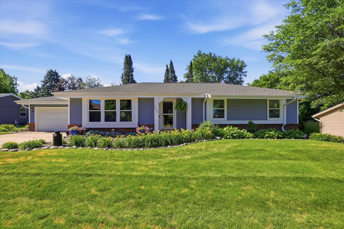 2401 Pendleton Pl, Waukesha, WI 53188 - #1