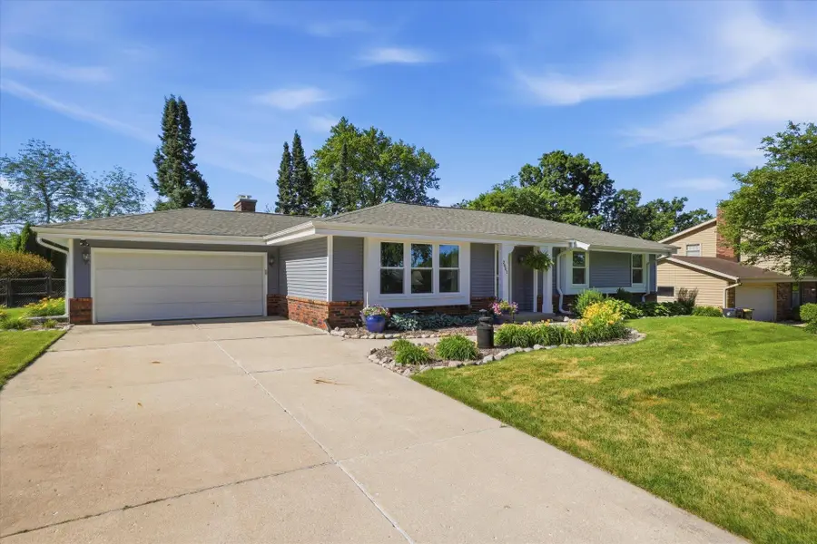 2401 Pendleton Pl, Waukesha, WI 53188 - #2