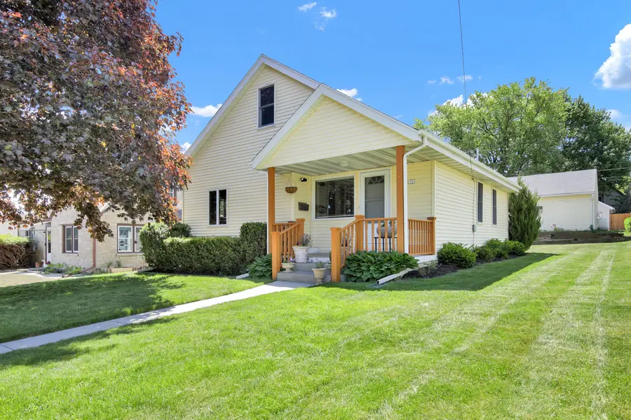 721 W Larabee St, Port Washington, WI 53074 - #2