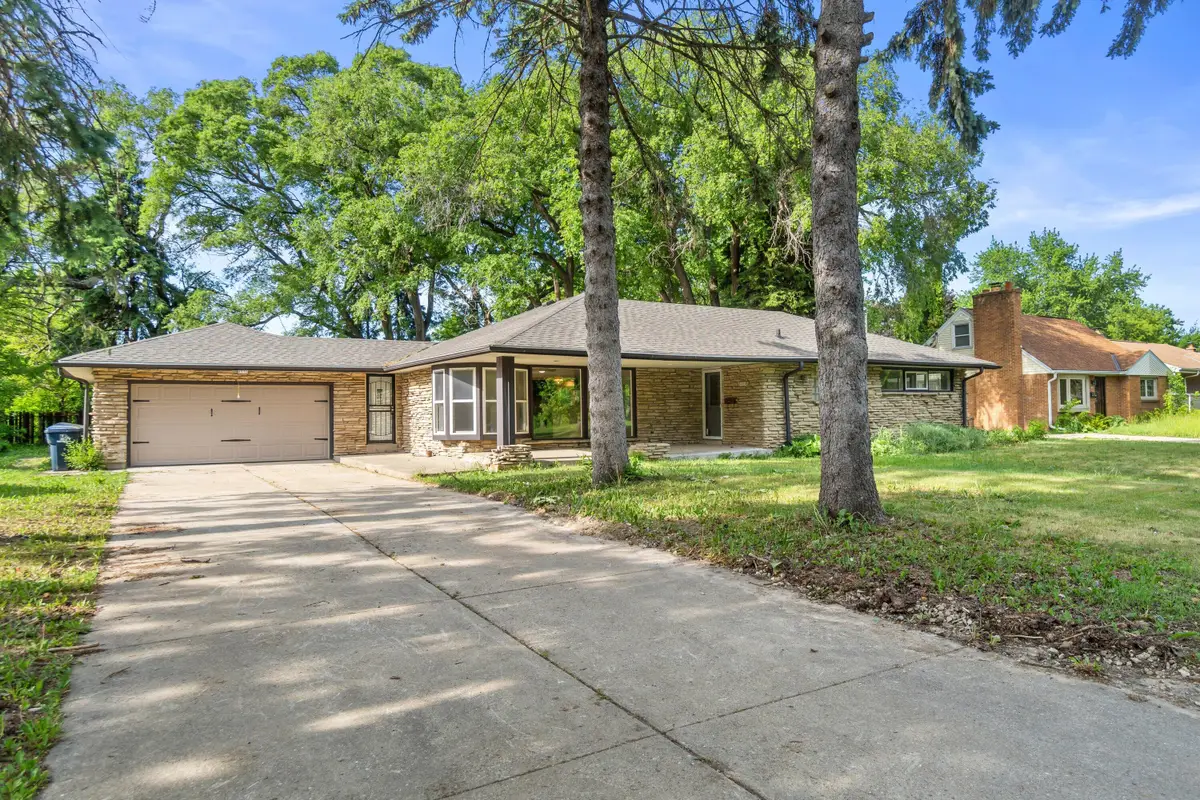 8570 W Lancaster Ave, Milwaukee, WI 53225 - #1