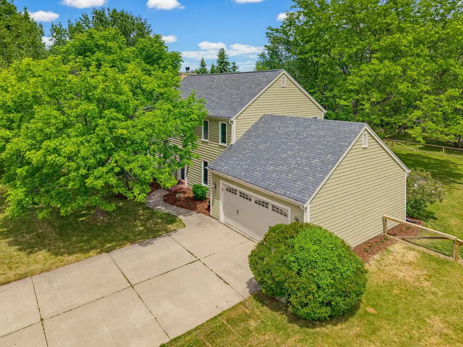112 N Meadowside Ct, Summit, WI 53066 - #2