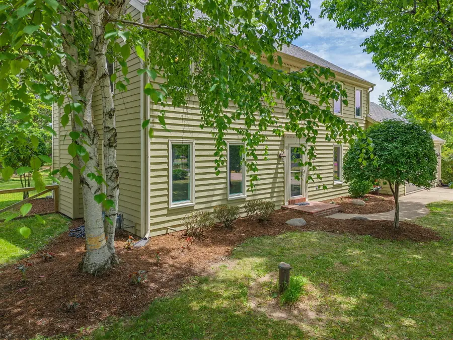 112 N Meadowside Ct, Summit, WI 53066 - #3