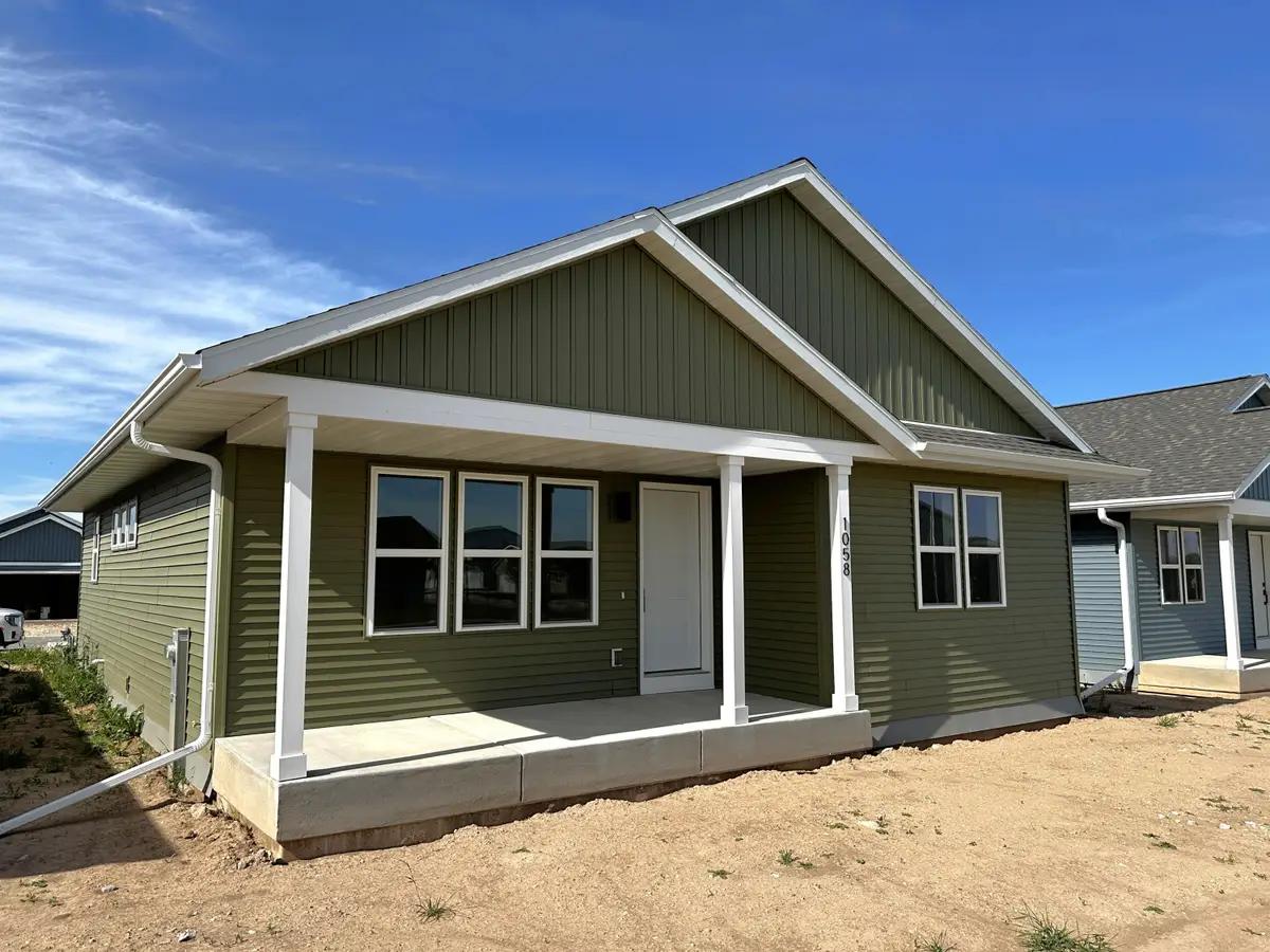 1058 Happy Ln, Sheboygan Falls, WI 53085 - #1