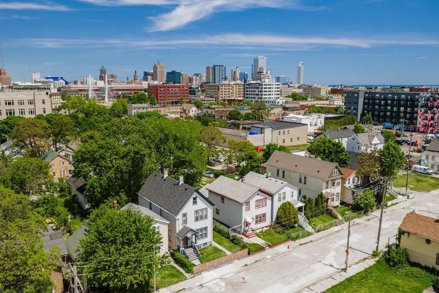 642 W Pierce St, Milwaukee, WI 53204 - #2