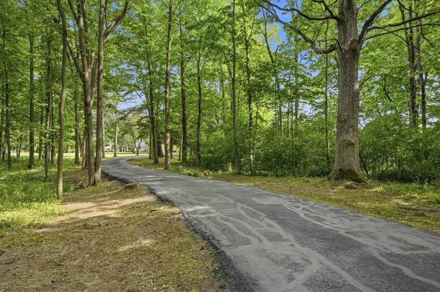 9431 W Hawthorne Rd, Mequon, WI 53097 - #2