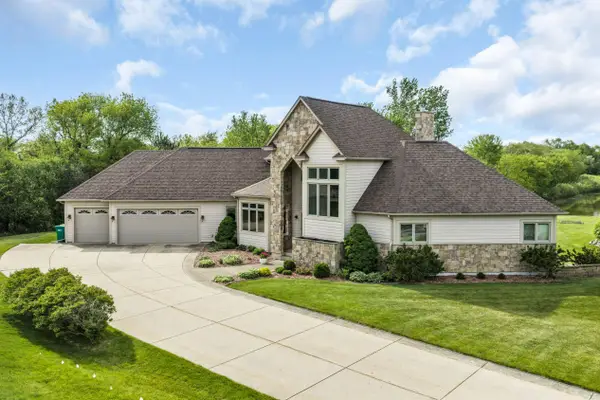 145 Saint James Cir, Union Grove, WI 53182
