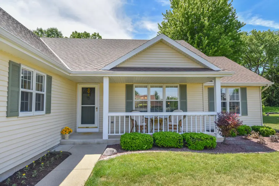N65W15321 Blue Heron Dr, Menomonee Falls, WI 53051 - #2