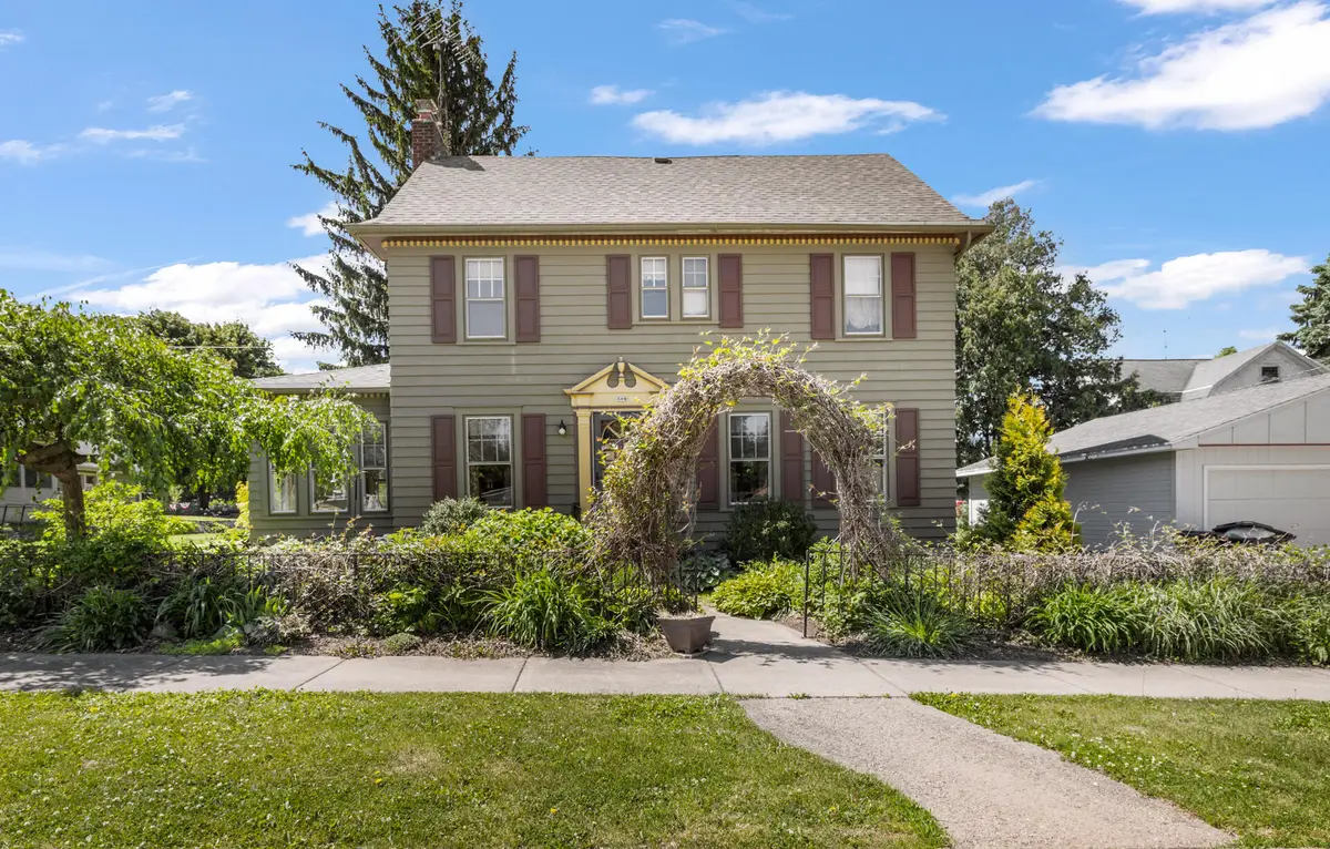 509 E Maple St, Horicon, WI 53032 - #1