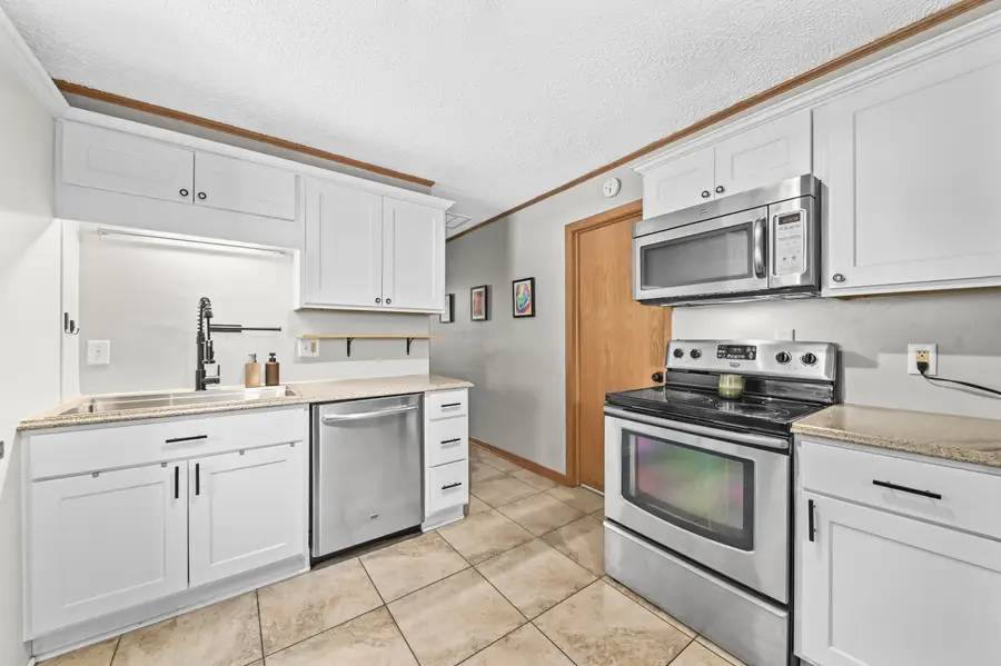 2115 Oaklawn Ave, Waukesha, WI 53188 - #2