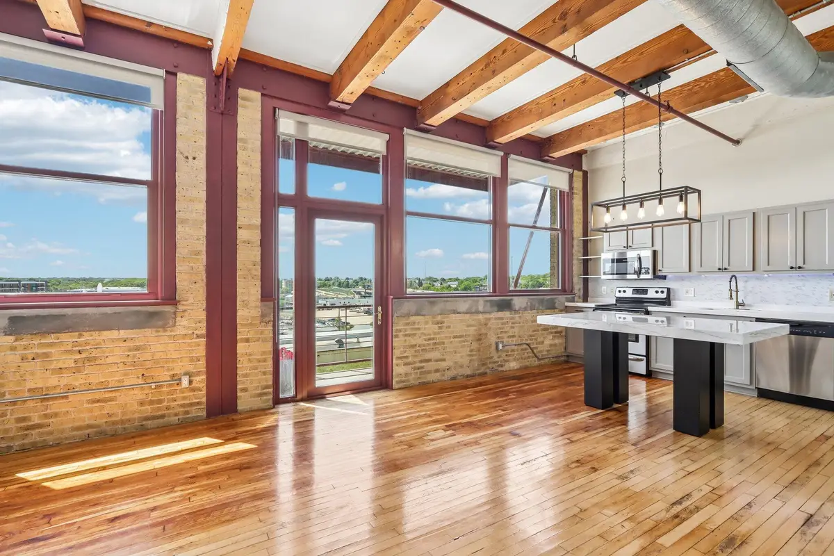 215 W Maple St, Milwaukee, WI 53204 - #1