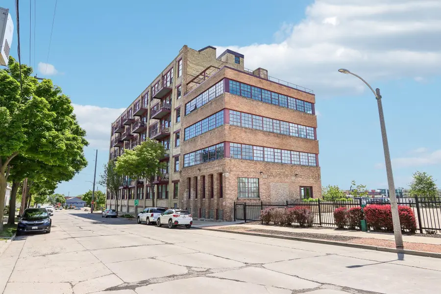 215 W Maple St, Milwaukee, WI 53204 - #3