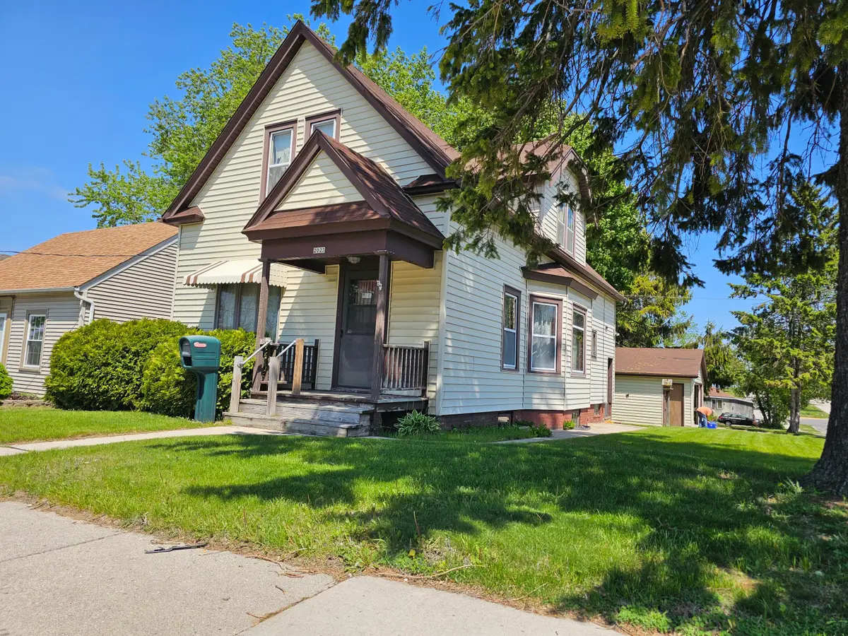 2023 S 8th St, Manitowoc, WI 54220 - #1