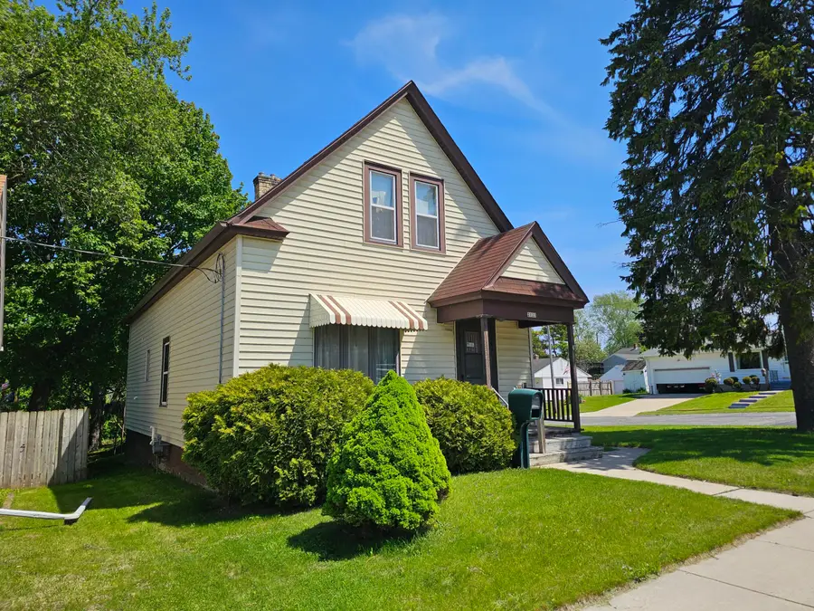2023 S 8th St, Manitowoc, WI 54220 - #2