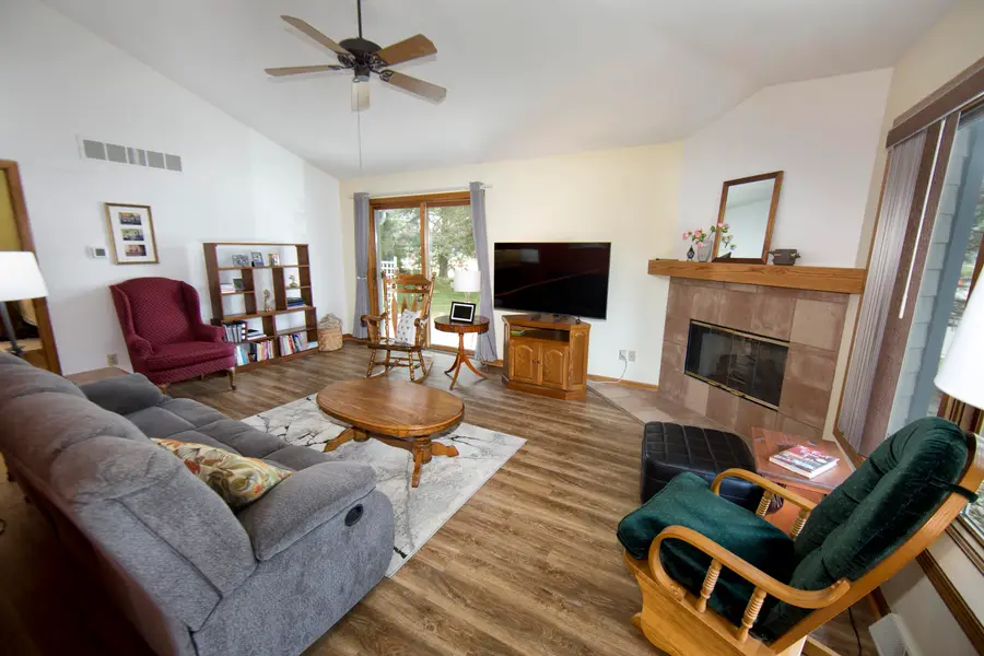 984 Bay View Cir, Mukwonago, WI 53149 - #3