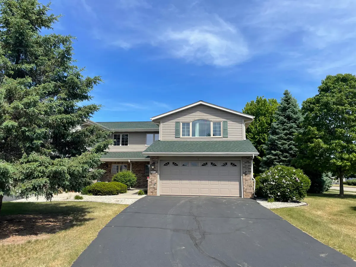 723 Stoney Creek Ct, West Bend, WI 53095 - #1